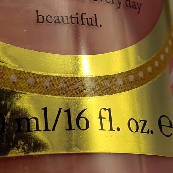 16oz. Philosophy Pink Chocolate Macaroon 3-1shower gel, bubble bath & shampoo - Picture 3 of 4